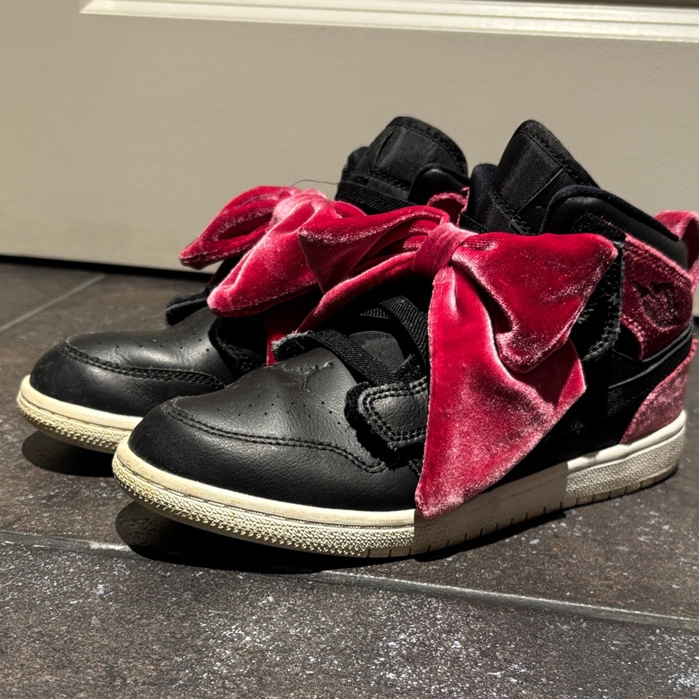 Jordan Kids Black and Pink Bow Sneakers CK5677-006